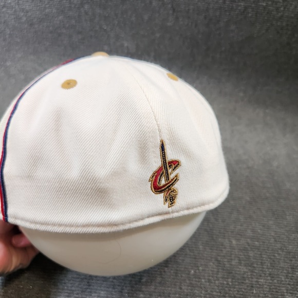 Vintage Cleveland Cavaliers Hat Cap Fitted Size 8 Reebok White NBA Basketball - Picture 3 of 6